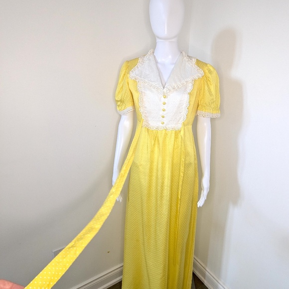 VINTAGE 1960s Long Yellow Pot-a-dot Collar Dress - Picture 9 of 9